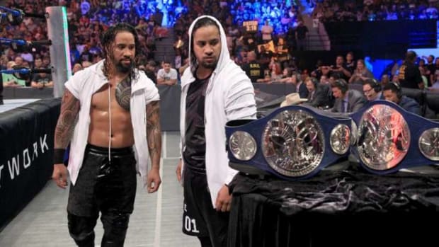 the-usos-tag-titles-smackdown-1475773878-800.jpg
