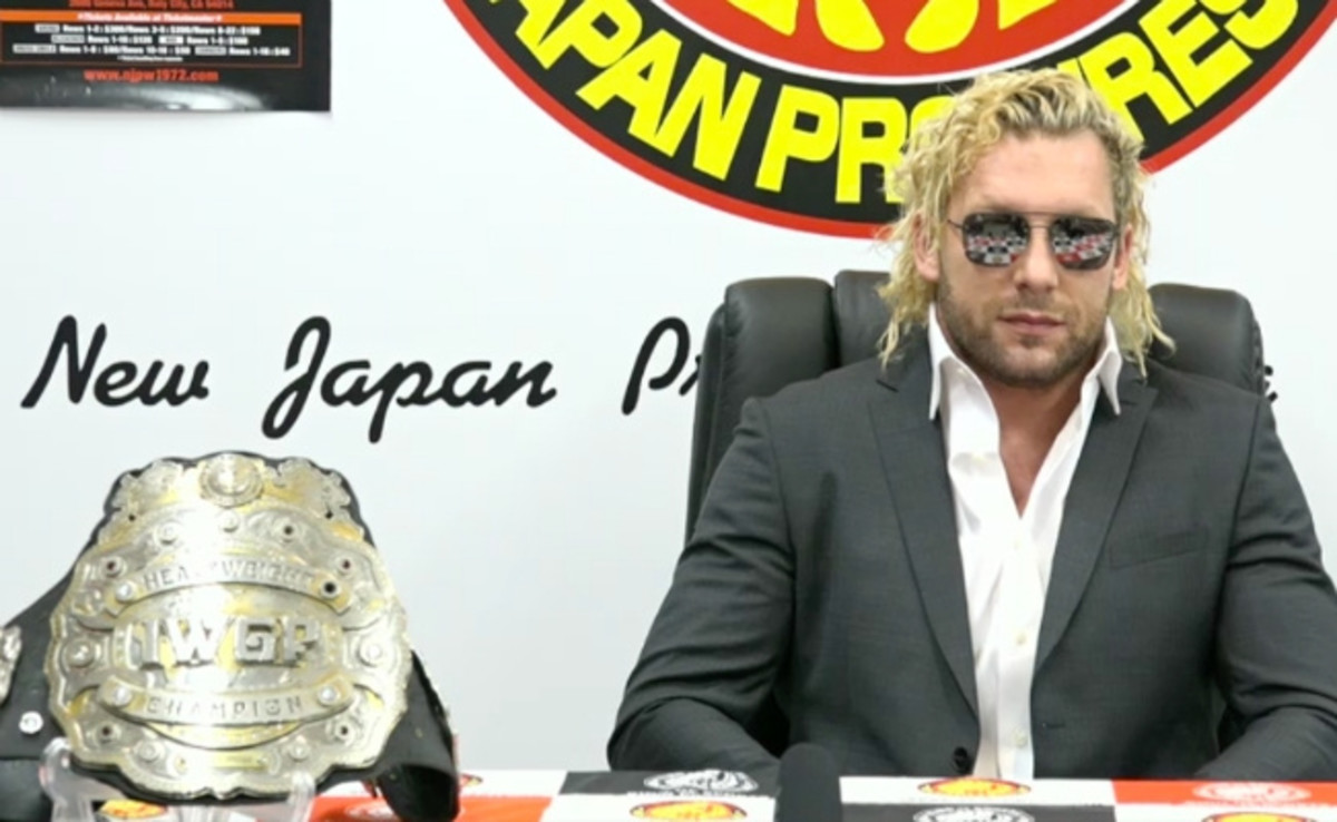kenny-with-belt-press-conference.jpg