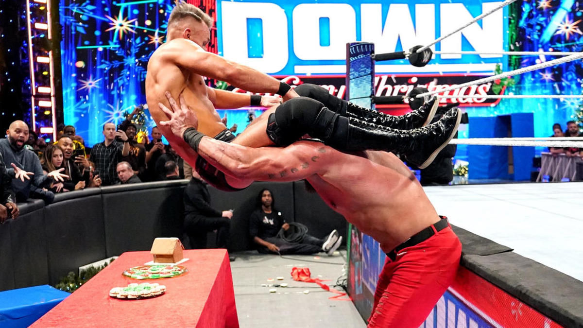 WWE SmackDown video highlights: Christmas street fight, new top contender -  WON/F4W - WWE news, Pro Wrestling News, WWE Results, AEW News, AEW results