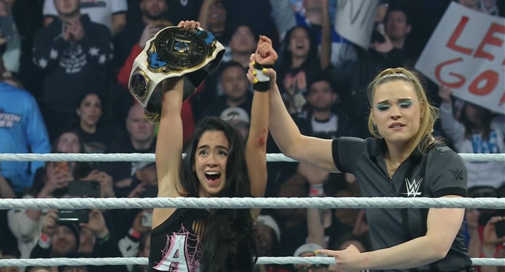 AJ Lee wins Women’s Intercontinental title at WWE Elimination Chamber