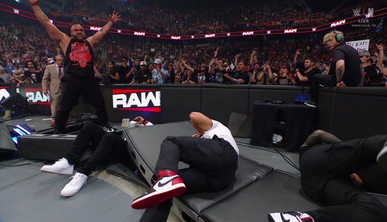 Jacob Fatu stands tall again over Roman Reigns
