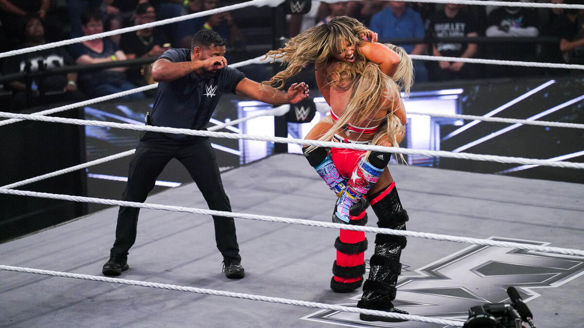 Lola Vice vs. Izzi Dame | WWE NXT