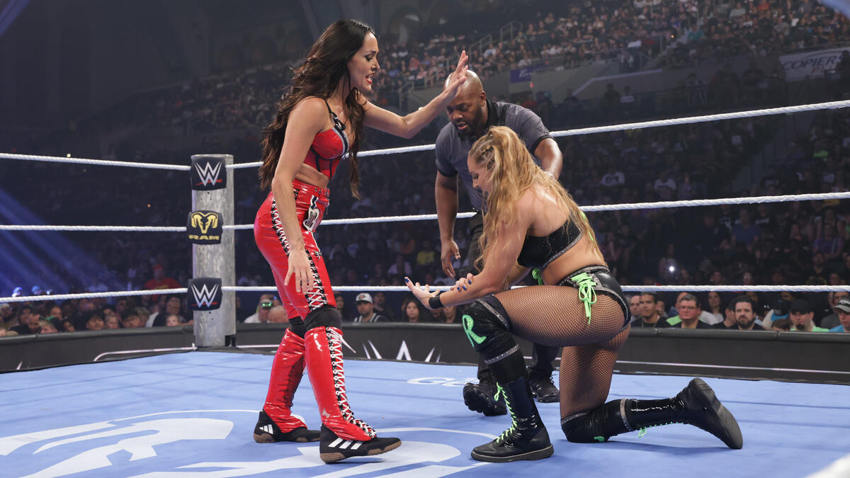 Brie Bella vs. Lainey Reid WWE SmackDown